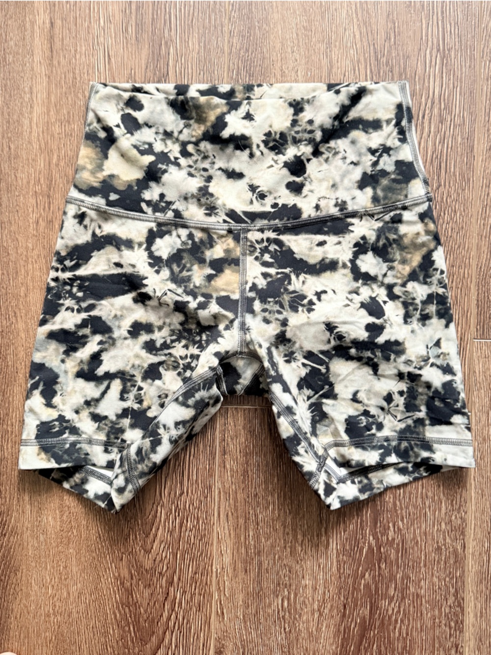 Lululemon Wunder Train High-Rise Short 6" - Picture 3 of 7